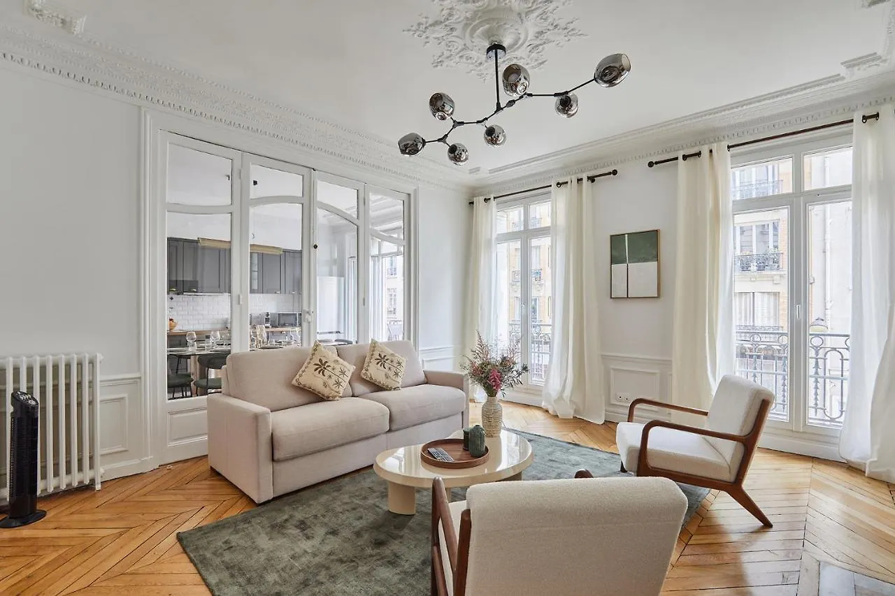 Apartement Center Of Paris By Studio Prestige